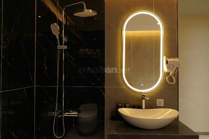 Bán khách sạn VIP. Hợp đồng thuê 180tr/th