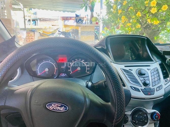 bán xe ford fiesta 2011 gia đình đang sử dụng 61000km,