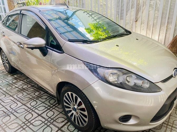 bán xe ford fiesta 2011 gia đình đang sử dụng 61000km,
