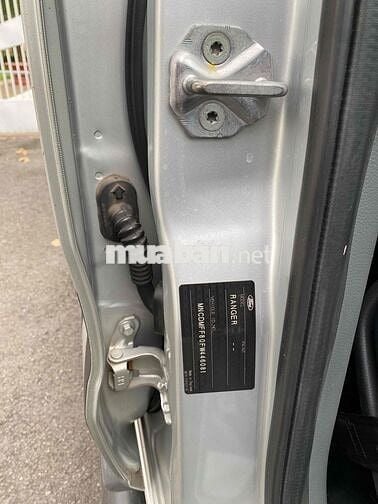 Ford Ranger 2015 STD zin tuyệt đối từ nắp cam cò