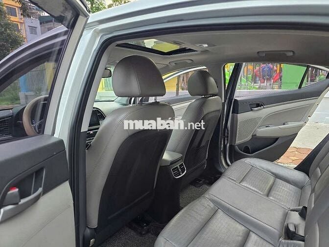 Hyundai Elantra 2016 1.6 AT xe đẹp bản đủ