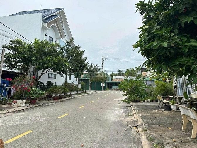 Bán Nhà 5x20(100m2) KDC Nguyễn Thái Học LaGi Giá Siêu Tốt 