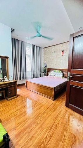 ĐANG CHO THUÊ 20 TRIỆU/THÁNG NGAY HỒ BÁ KIỆN Q10 GIÁ 4TỶ2 ĐẮC ĐỊA  