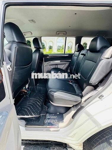 Pajero Sport  4x4  máy dầu hai cầu có đỗ xe