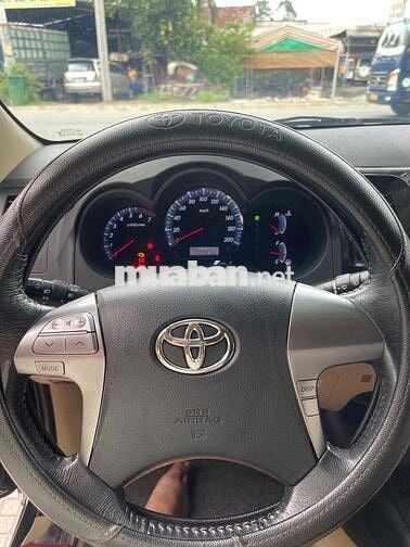 Toyota Fortuner 2014 2.7V 4x4 AT - 104000 km