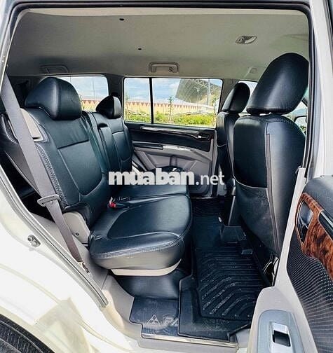 Pajero Sport  4x4  máy dầu hai cầu có đỗ xe