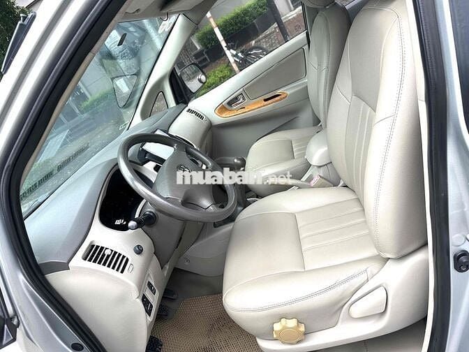 Toyota Innova 2011 G - 14000 km