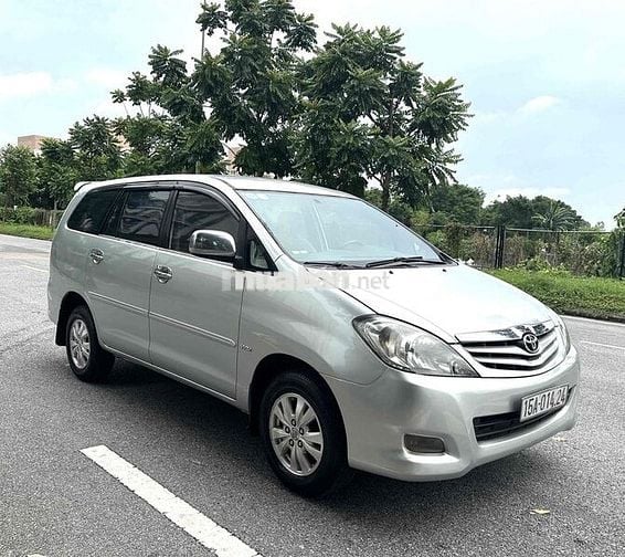 Toyota Innova 2011 G - 14000 km