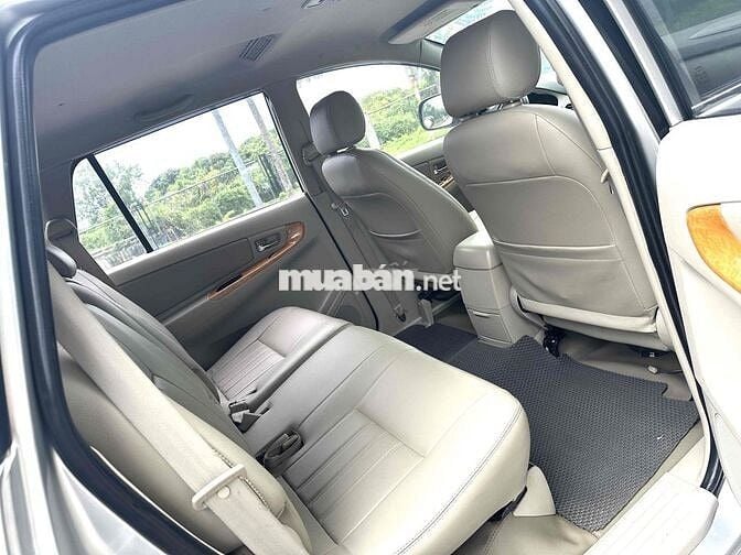 Toyota Innova 2011 G - 14000 km