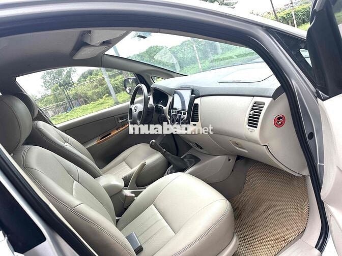 Toyota Innova 2011 G - 14000 km