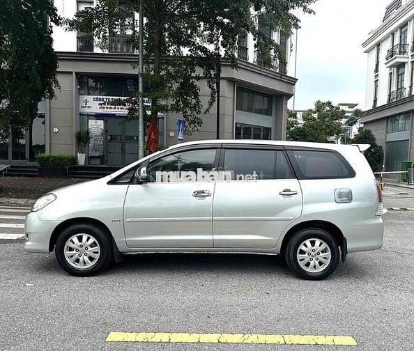 Toyota Innova 2011 G - 14000 km