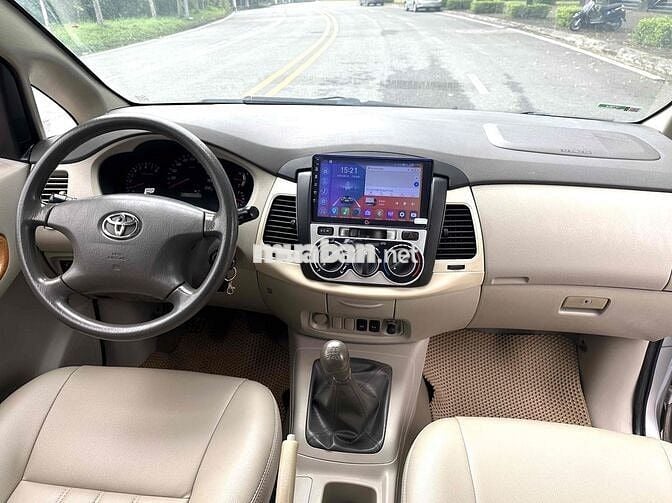 Toyota Innova 2011 G - 14000 km