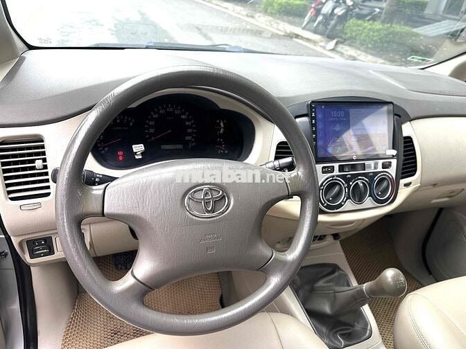 Toyota Innova 2011 G - 14000 km
