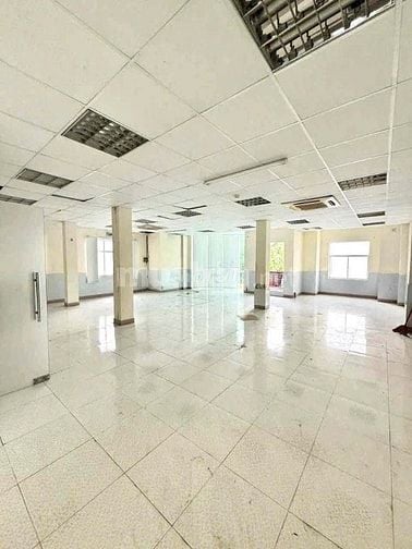 Mặt Tiền Ngang 10x10m Ngay ĐH Hutech 31/... Ung Văn Khiêm Có Chổ Để Xe