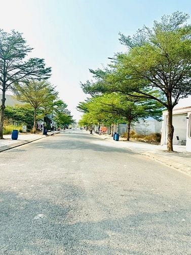 Bán nền 105m2 giá chỉ 18tr/m2 gần Bình Chánh, sang tên liền, có SHR