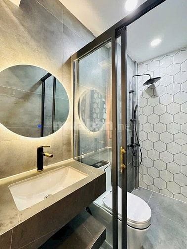  CHỈ 3,75 TỶ CÓ NGAY NHÀ ĐẸP GÂN NGAY VÒNG XOAY HÀNG XANH, SÁT Q1