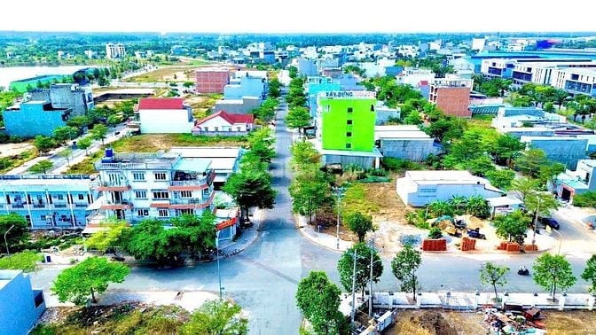 Chuyển nhượng gấp 130m2 full thổ cư, sổ hồng riêng, gần KCN Poyeun 2