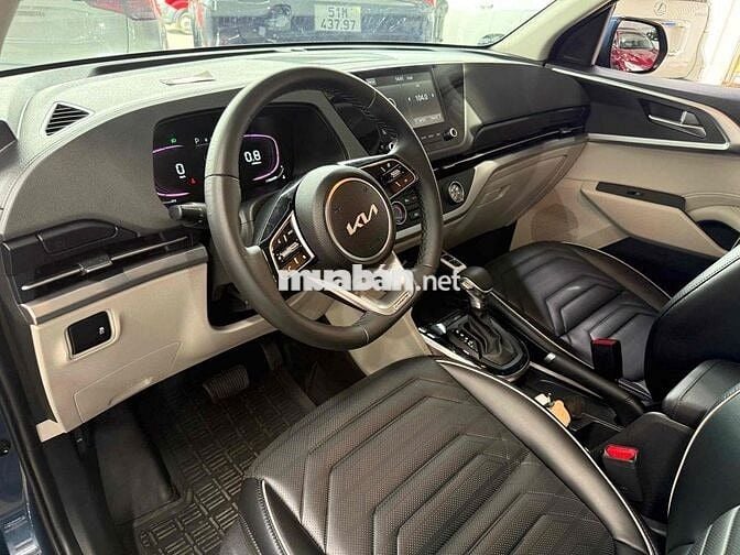Kia Carens 2024 1.5G IVT - 6000 km