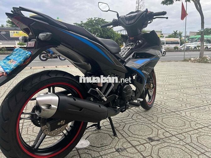 nhà dư ko sử dụng bán chiếc xe như hình