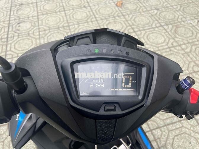 nhà dư ko sử dụng bán chiếc xe như hình