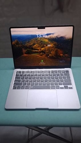 Bán Macbook M2 8G/256GB, 2024, . Giá 17tr