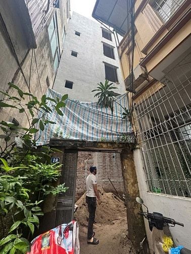 BÁN NHÀ 5 TẦNG THANG MÁY TRẦN KHÁT CHÂN - 31m2 - GIÁ CHỈ 8TY350