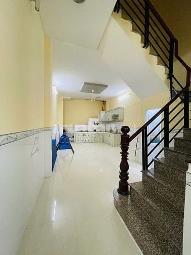 Bán nhà 2 tầng đẹp 70m2, HXH bên hông chợ THỦ ĐỨC - chỉ 4,99 tỷ TL.