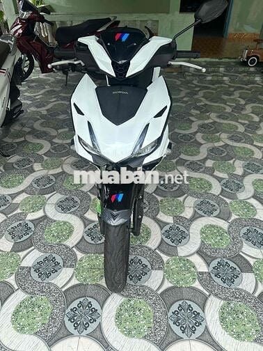 CẦN BÁN XE WINNER X V3 xe đi ít đi còn đẹp