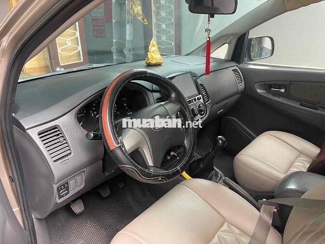 Toyota Innova 2013 2.0E - 110000 km