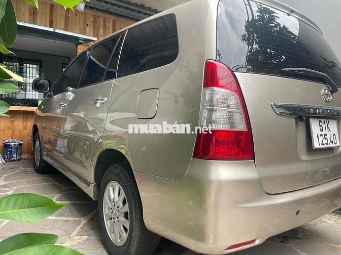 Toyota Innova 2013 2.0E - 110000 km