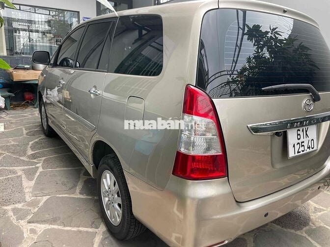Toyota Innova 2013 2.0E - 110000 km
