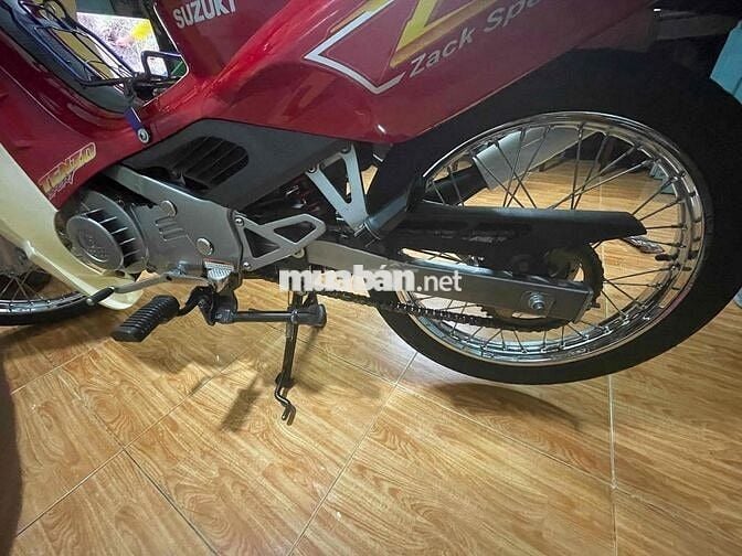xe đẹp mới leng keng,mua về đổ xăng lăng bánh.