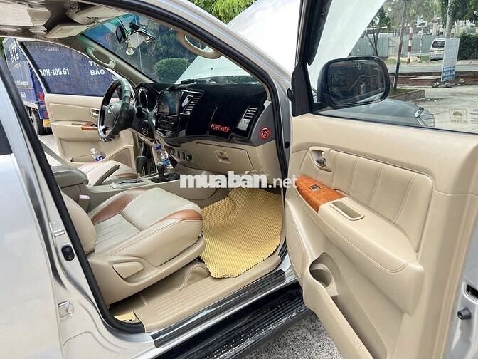 Toyota Fortuner 2012 2.7V 4x4 AT - 91000 km