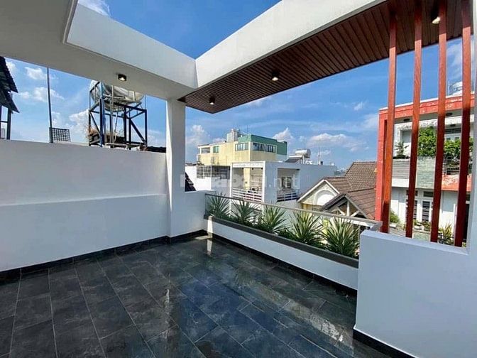  CHỈ 5,2 TỶ CÓ NGAY NHÀ ĐẸP NGAY QUẬN 1 - TRUNG TÂM TPHCM .SHR CC NGAY