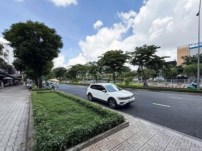 Điện Biên Phủ Ngang 8m,5Tầng,10PN Thu Nhập Tốt 840tr,Giáp Hoàng Sa Q1