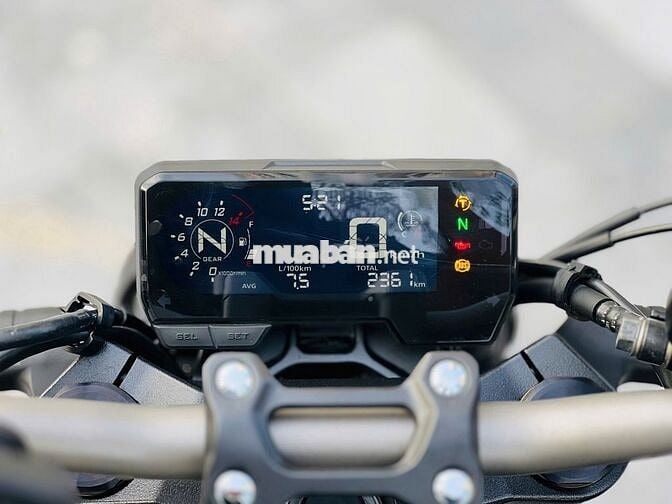 Mạnh Hà Motor bán Honda cb650r date 23 HN lướt 2k