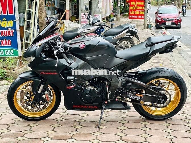 Mạnh Hà Motor bán Honda CBR1000RR date 19 10k km