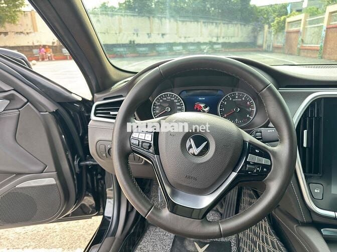 VinFast Lux A2.0 2020 Plus 2.0 AT - 70 km