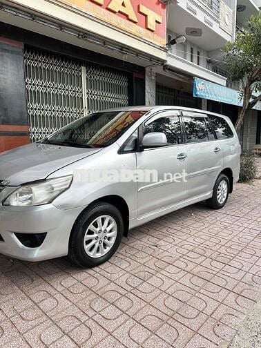Toyota Innova 2013 E - 90000 km