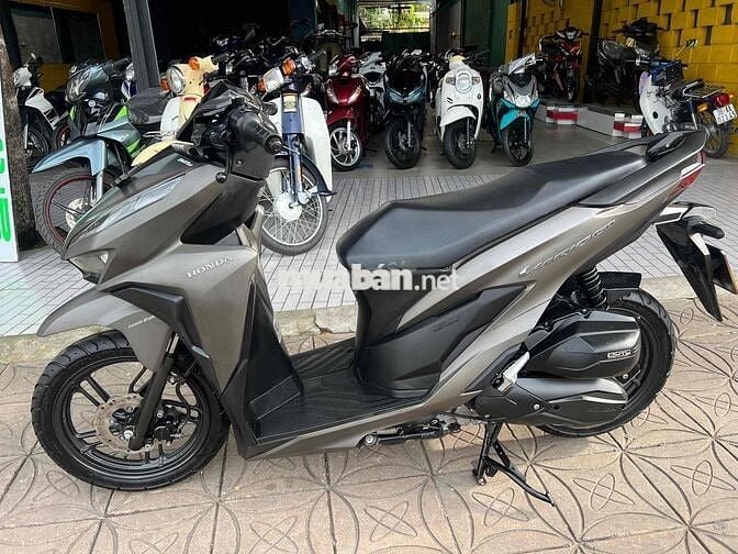 Vario 150 đời 2020 bỏ mẫu màu vàng cát.
