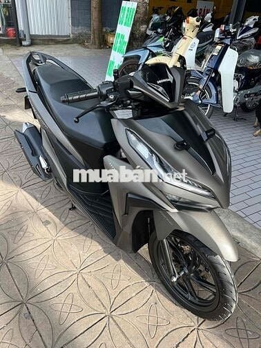 Vario 150 đời 2020 bỏ mẫu màu vàng cát.