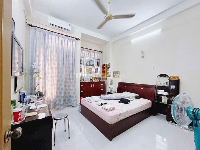 Bán Nhà 2 Tầng 80m² Đường Huỳnh Tấn Phát, Quận 7 – Giá 8.9 Tỷ 