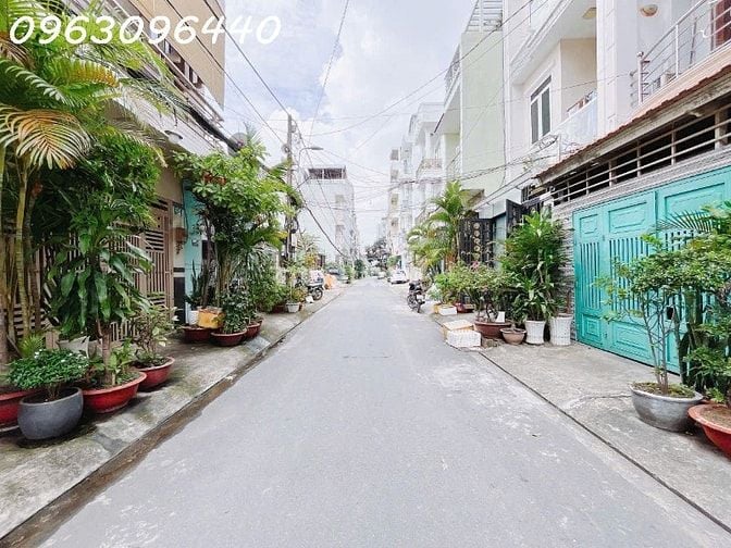 Bán Nhà 2 Tầng 80m² Đường Huỳnh Tấn Phát, Quận 7 – Giá 8.9 Tỷ 