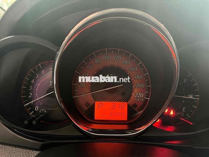 Toyota Yaris 2015 1.3G - 62000 km