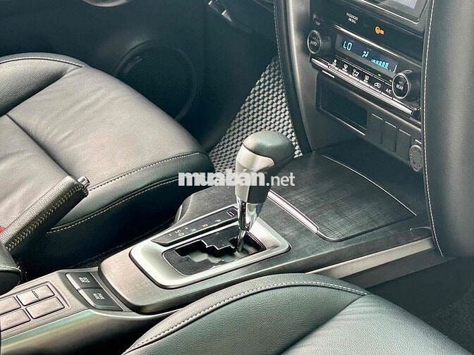 Toyota Fortuner 2020 2.4G 4x2AT form mới siêu đẹp