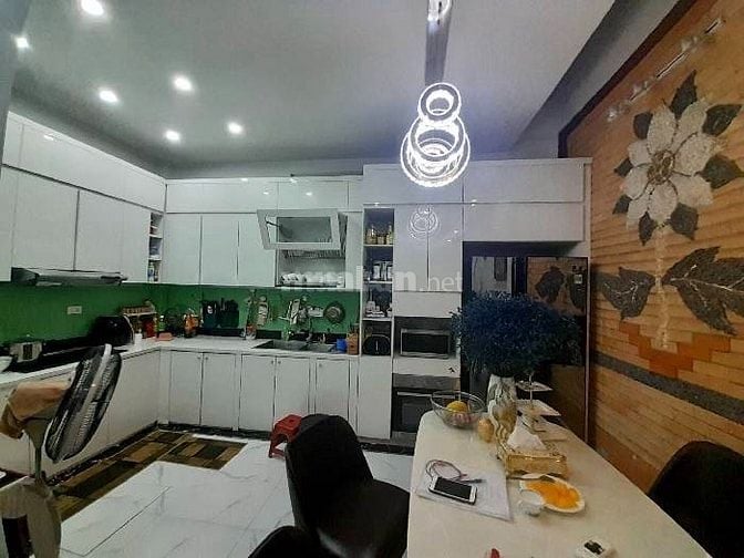 NGÕ Ô TÔ TRÁNH PHỐ HOÀNG CẦU - MẶT TIỀN RỘNG 5M