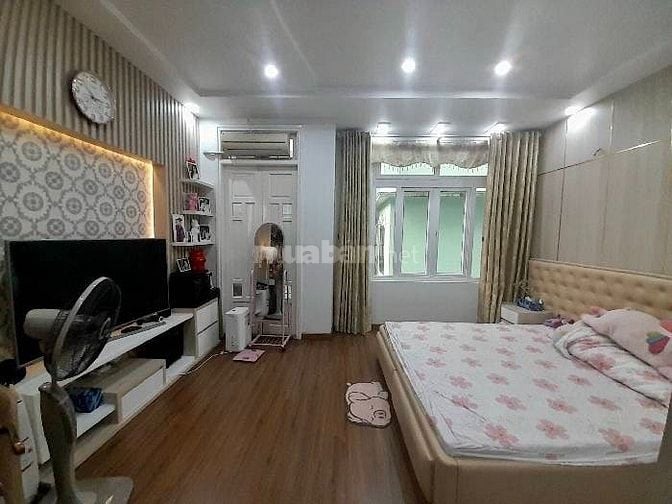 NGÕ Ô TÔ TRÁNH PHỐ HOÀNG CẦU - MẶT TIỀN RỘNG 5M
