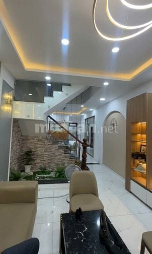 Bán nhà phố 5,5 tỷ đã có sổ đỏ . dân cư hiện hữu kinh doanh sầm uất .