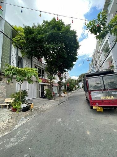 NHÀ ĐẸP KHU TÊN LỬA 5x18m 3.5TẤM GẦN CHỢ GẦN TRƯỜNG GIÁ HẠCÒN 12TỶ 