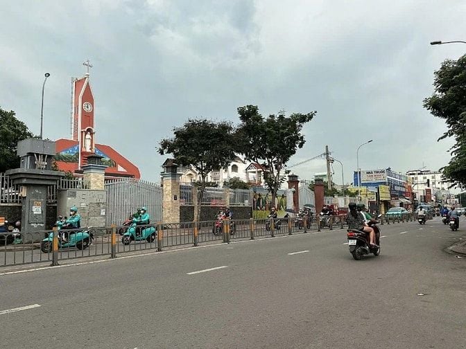  Bán nhà mặt tiền đường 30m Lê Đức Thọ 151m2 ngang 5.1m 4 tầng BTCT ng